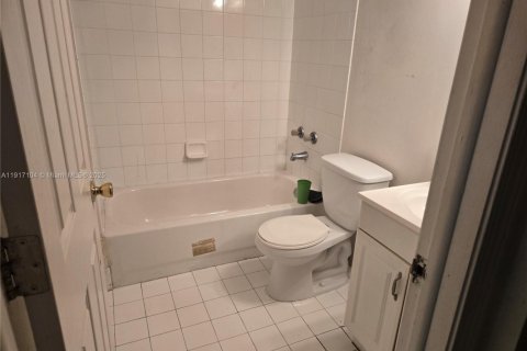 Condominio en alquiler en Lauderhill, Florida, 2 dormitorios, 79.43 m2 № 1972399 - foto 4