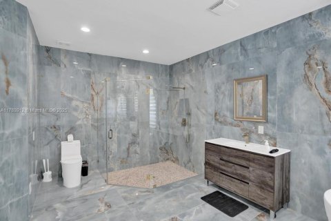 Villa ou maison à louer à Davie, Floride: 9 chambres, 462.56 m2 № 1861072 - photo 24