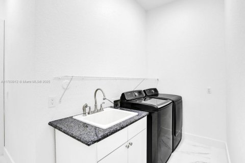 Villa ou maison à louer à Davie, Floride: 9 chambres, 462.56 m2 № 1861072 - photo 14