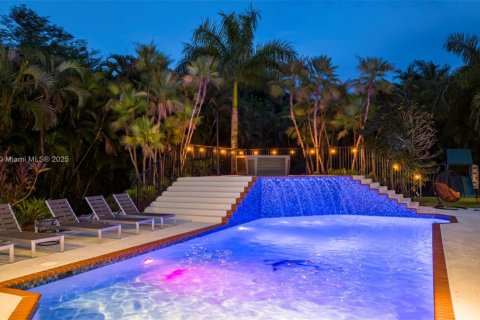 Villa ou maison à louer à Davie, Floride: 9 chambres, 462.56 m2 № 1861072 - photo 1
