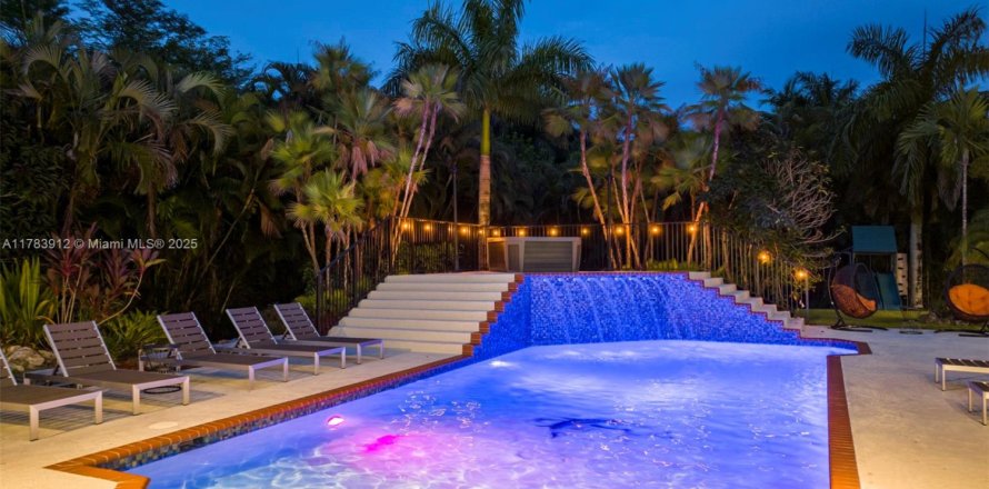 Villa ou maison à Davie, Floride 9 chambres, 462.56 m2 № 1861072
