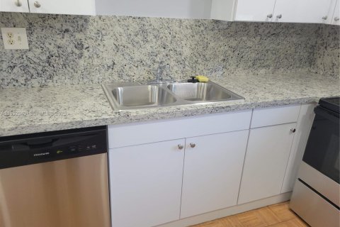 Снять в аренду кондоминиум в Майами, Флорида 1 спальня, 78.87м2, № 1991784 - фото 10