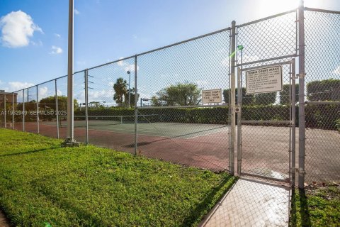 Снять в аренду кондоминиум в Майами, Флорида 1 спальня, 78.87м2, № 1991784 - фото 3