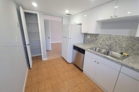 Снять в аренду кондоминиум в Майами, Флорида 1 спальня, 78.87м2, № 1991784 - фото 12