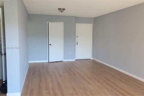 Снять в аренду кондоминиум в Майами, Флорида 1 спальня, 78.87м2, № 1991784 - фото 4