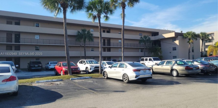 Кондоминиум с 1 спальней в Майами, Флорида № 1991784