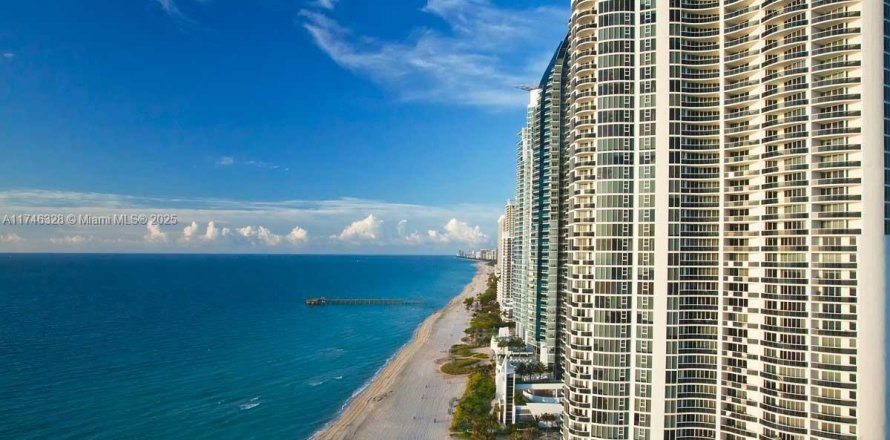 Кондоминиум с 2 спальнями в Санни-Айлс-Бич, Флорида № 1959576