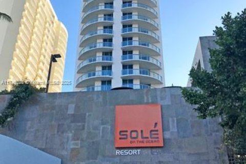 Condominio en venta en Sunny Isles Beach, Florida, 2 dormitorios, 111.58 m2 № 1959576 - foto 3