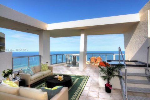 Condominio en venta en Sunny Isles Beach, Florida, 2 dormitorios, 111.58 m2 № 1959576 - foto 2