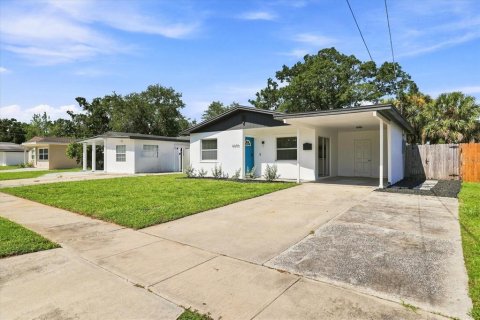 House in Tampa, Florida 3 bedrooms, 105.91 sq.m. № 2310264