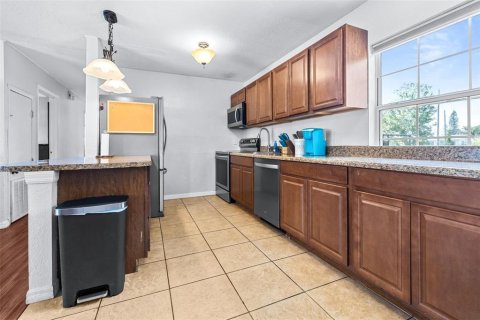 House in Lake Alfred, Florida 3 bedrooms, 84.73 sq.m. № 1736436 - photo 12