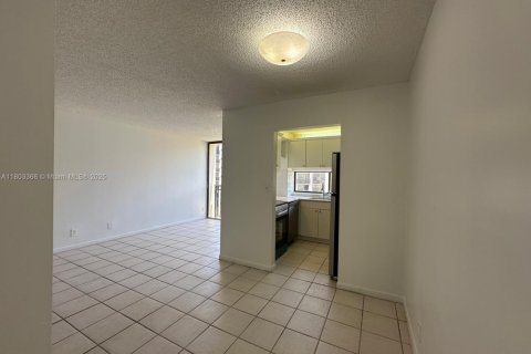 Condominio en venta en Sunny Isles Beach, Florida, 1 dormitorio, 59.46 m2 № 1977517 - foto 3