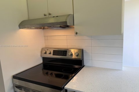 Condominio en venta en Sunny Isles Beach, Florida, 1 dormitorio, 59.46 m2 № 1977517 - foto 9