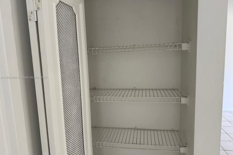 Condominio en venta en Sunny Isles Beach, Florida, 1 dormitorio, 59.46 m2 № 1977517 - foto 21