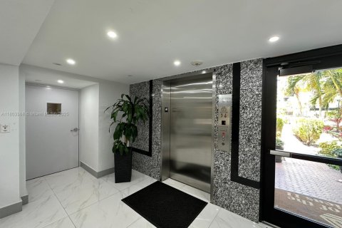 Condominio en venta en Sunny Isles Beach, Florida, 1 dormitorio, 59.46 m2 № 1977517 - foto 28