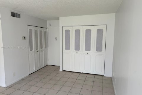 Condominio en venta en Sunny Isles Beach, Florida, 1 dormitorio, 59.46 m2 № 1977517 - foto 4