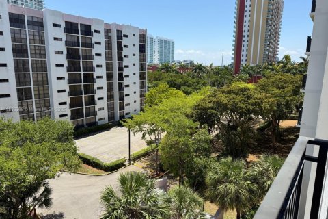 Condominio en venta en Sunny Isles Beach, Florida, 1 dormitorio, 59.46 m2 № 1977517 - foto 22