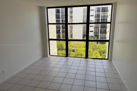 Condominio en venta en Sunny Isles Beach, Florida, 1 dormitorio, 59.46 m2 № 1977517 - foto 13