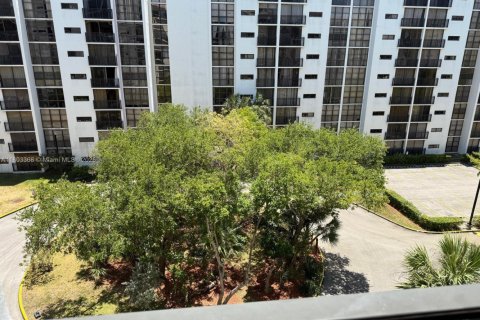 Condominio en venta en Sunny Isles Beach, Florida, 1 dormitorio, 59.46 m2 № 1977517 - foto 23