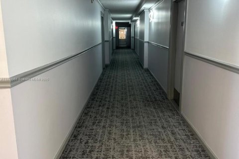 Condominio en venta en Sunny Isles Beach, Florida, 1 dormitorio, 59.46 m2 № 1977517 - foto 25