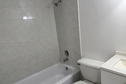 Condominio en venta en Sunny Isles Beach, Florida, 1 dormitorio, 59.46 m2 № 1977517 - foto 19