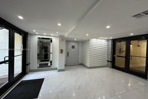 Condominio en venta en Sunny Isles Beach, Florida, 1 dormitorio, 59.46 m2 № 1977517 - foto 29