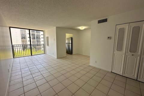 Condominio en venta en Sunny Isles Beach, Florida, 1 dormitorio, 59.46 m2 № 1977517 - foto 1