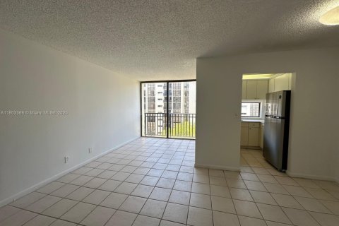 Condominio en venta en Sunny Isles Beach, Florida, 1 dormitorio, 59.46 m2 № 1977517 - foto 2