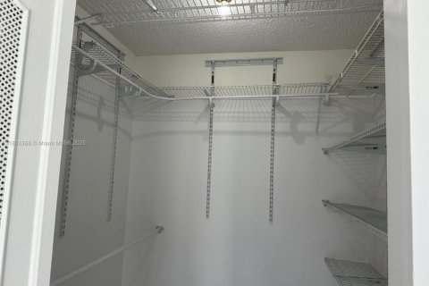 Condominio en venta en Sunny Isles Beach, Florida, 1 dormitorio, 59.46 m2 № 1977517 - foto 16