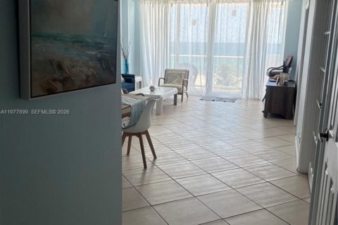 Condo in Miami Beach, Florida, 2 bedrooms  № 2048461 - photo 5