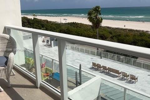 Condo in Miami Beach, Florida, 2 bedrooms  № 2048461 - photo 4