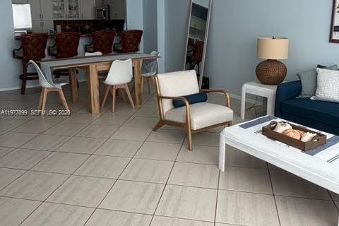 Condo in Miami Beach, Florida, 2 bedrooms  № 2048461 - photo 7