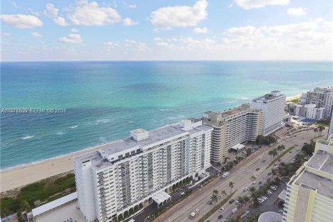 Кондоминиум с 2 спальнями в Майами-Бич, Флорида № 2048461