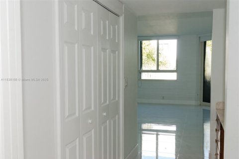 Copropriété à louer à Key Biscayne, Floride: 3 chambres, 159.79 m2 № 1935543 - photo 12
