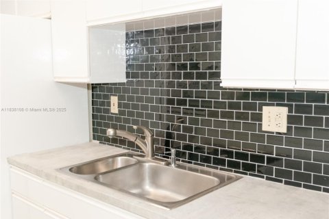 Copropriété à louer à Key Biscayne, Floride: 3 chambres, 159.79 m2 № 1935543 - photo 8