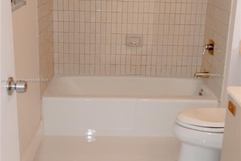 Copropriété à louer à Key Biscayne, Floride: 3 chambres, 159.79 m2 № 1935543 - photo 11