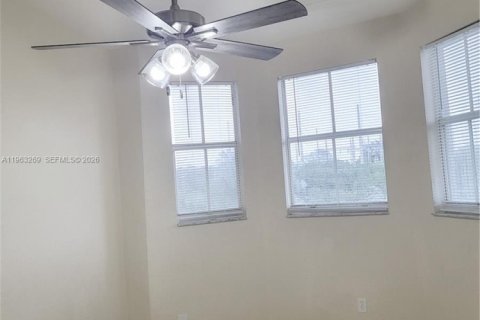 Copropriété à louer à Homestead, Floride: 2 chambres, 86.4 m2 № 2025769 - photo 4