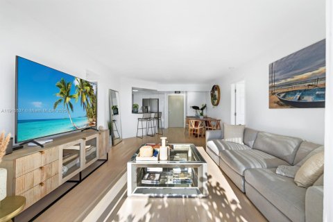 Снять в аренду кондоминиум в Майами-Бич, Флорида 2 спальни, 104.98м2, № 1970747 - фото 21