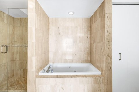 Снять в аренду кондоминиум в Майами-Бич, Флорида 2 спальни, 104.98м2, № 1970747 - фото 19