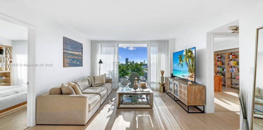 Кондоминиум с 2 спальнями в Майами-Бич, Флорида № 1970747