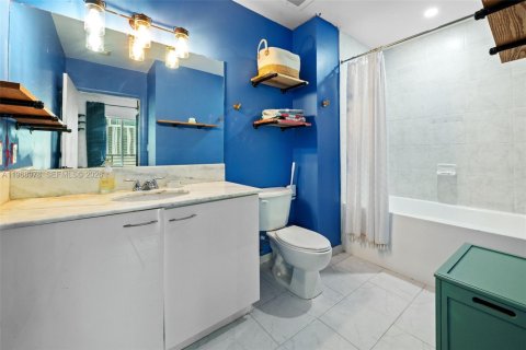 Condominio en venta en Miami, Florida, 2 dormitorios, 93.83 m2 № 2029821 - foto 16