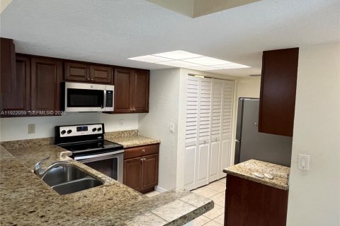 Copropriété à vendre à Coral Springs, Floride: 2 chambres, 91.6 m2 № 1976676 - photo 3