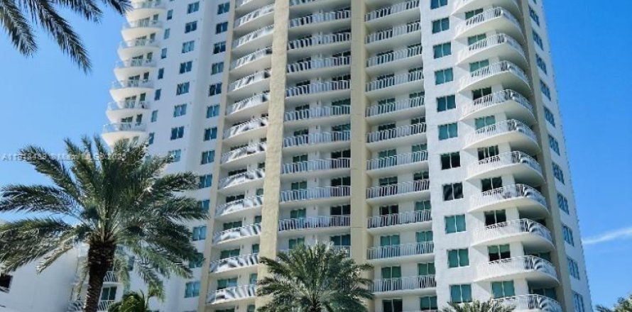 Condo à Hallandale Beach, Floride, 2 chambres  № 2189637