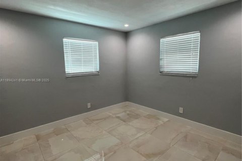 Villa ou maison à vendre à Miami, Floride: 4 chambres, 115.94 m2 № 1949974 - photo 19
