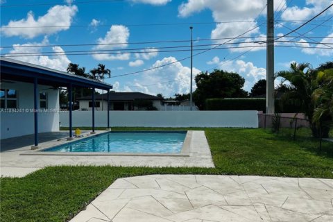 Villa ou maison à vendre à Miami, Floride: 4 chambres, 115.94 m2 № 1949974 - photo 7