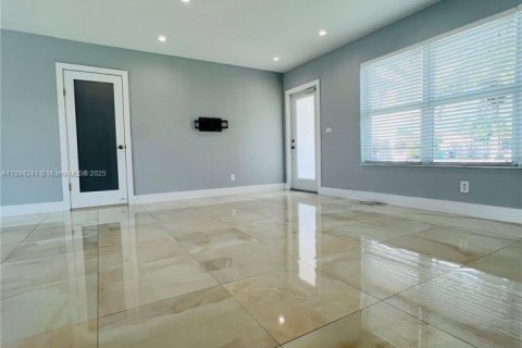 Villa ou maison à vendre à Miami, Floride: 4 chambres, 115.94 m2 № 1949974 - photo 27