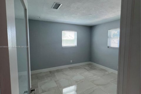 Villa ou maison à vendre à Miami, Floride: 4 chambres, 115.94 m2 № 1949974 - photo 25