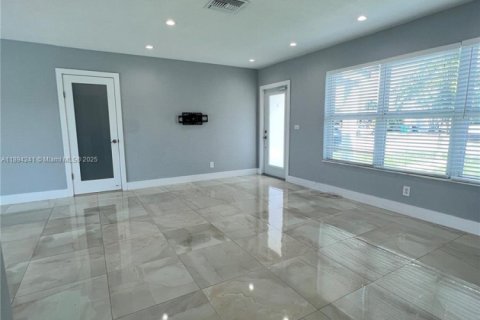 Villa ou maison à vendre à Miami, Floride: 4 chambres, 115.94 m2 № 1949974 - photo 20