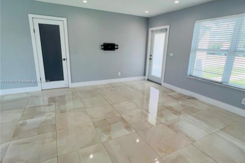 Villa ou maison à vendre à Miami, Floride: 4 chambres, 115.94 m2 № 1949974 - photo 23