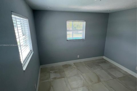 Villa ou maison à vendre à Miami, Floride: 4 chambres, 115.94 m2 № 1949974 - photo 17